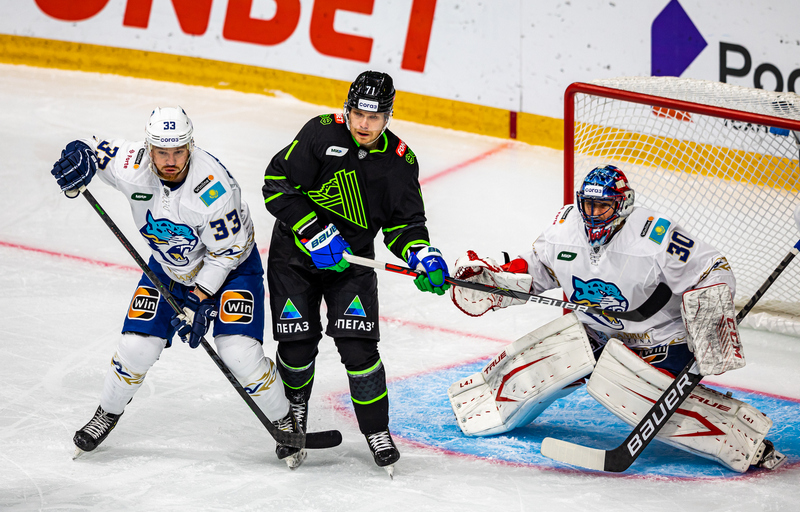 Barys lineup for the road stand