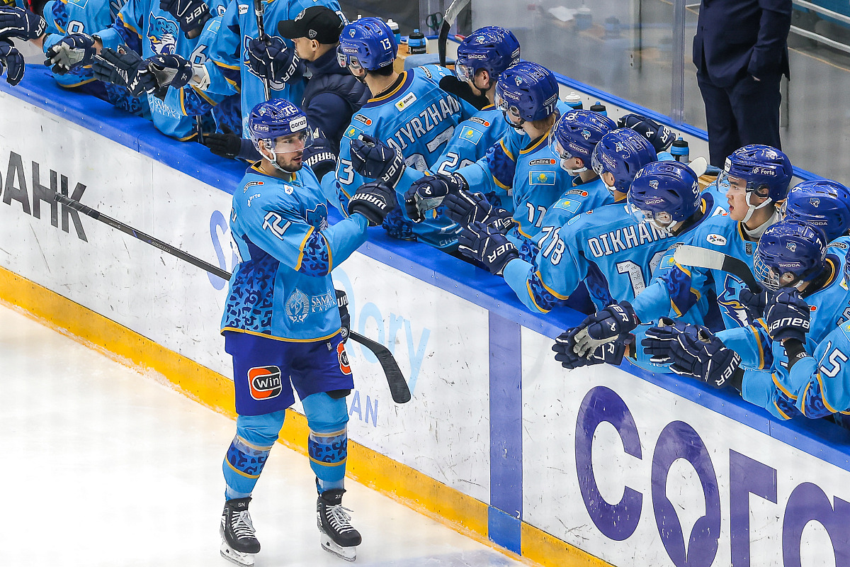 Nikita Setdikov reaches 100 points in the KHL.