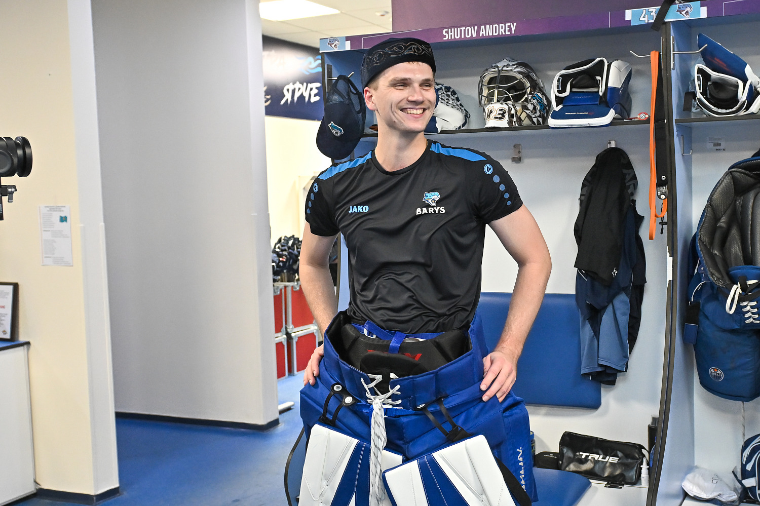Victorious Locker Room | Barys – Traktor