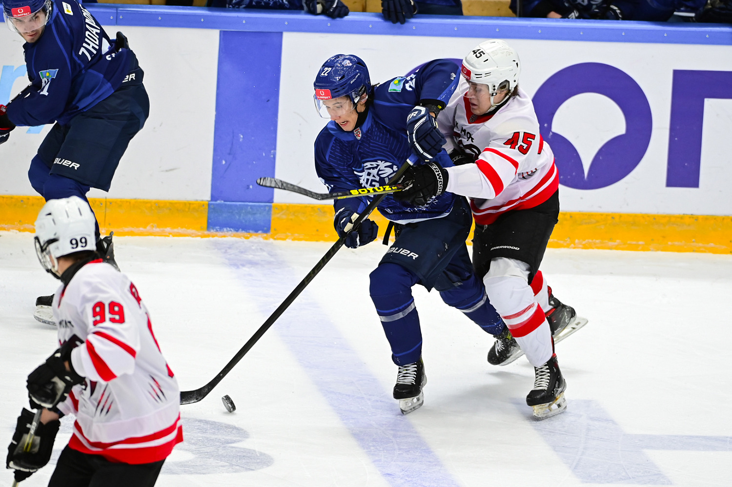 Snezhnye Barsy - MHK Molot