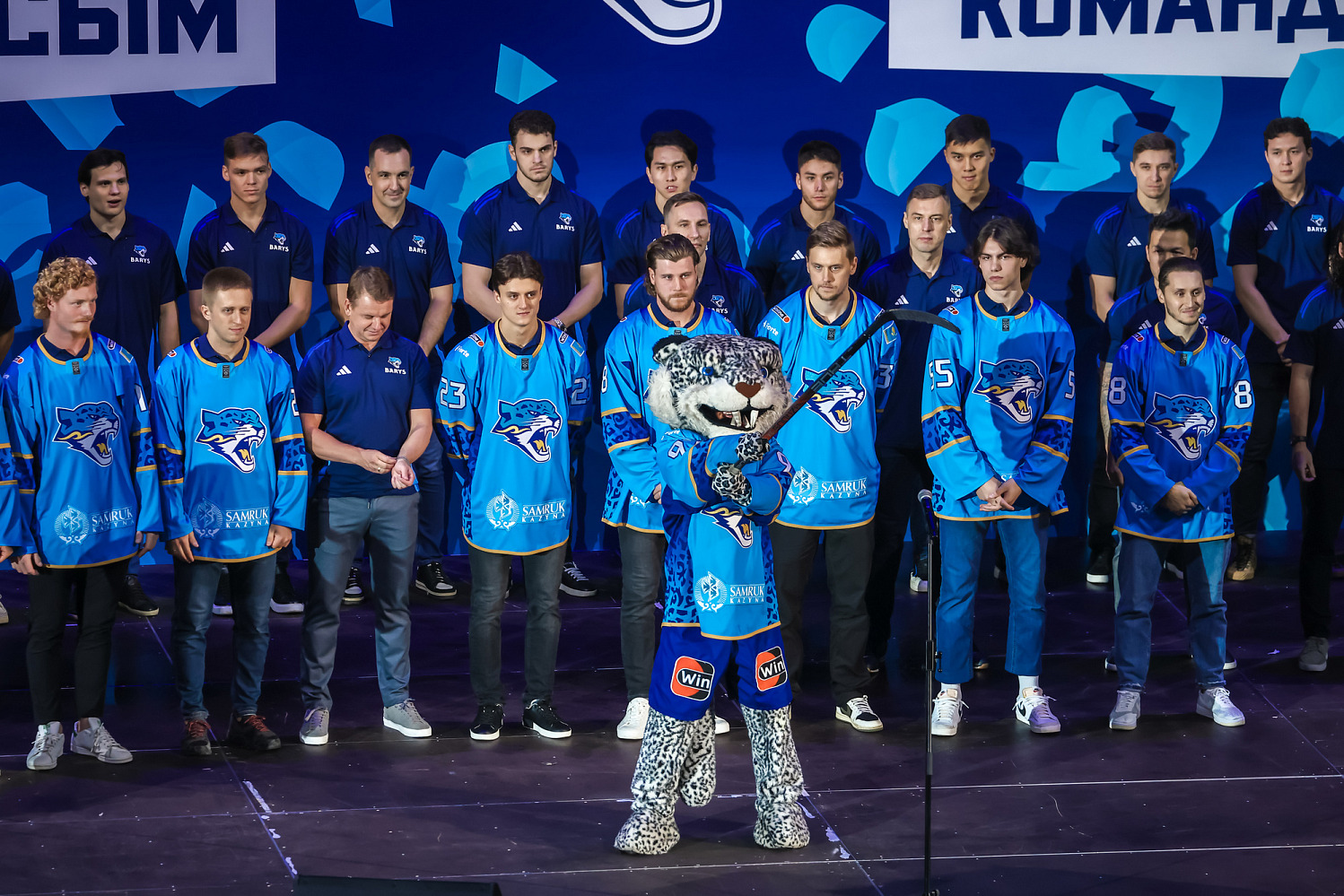 A new uniform, a legendary captain, and an autograph session for the fans: Highlights from Barys' presentation