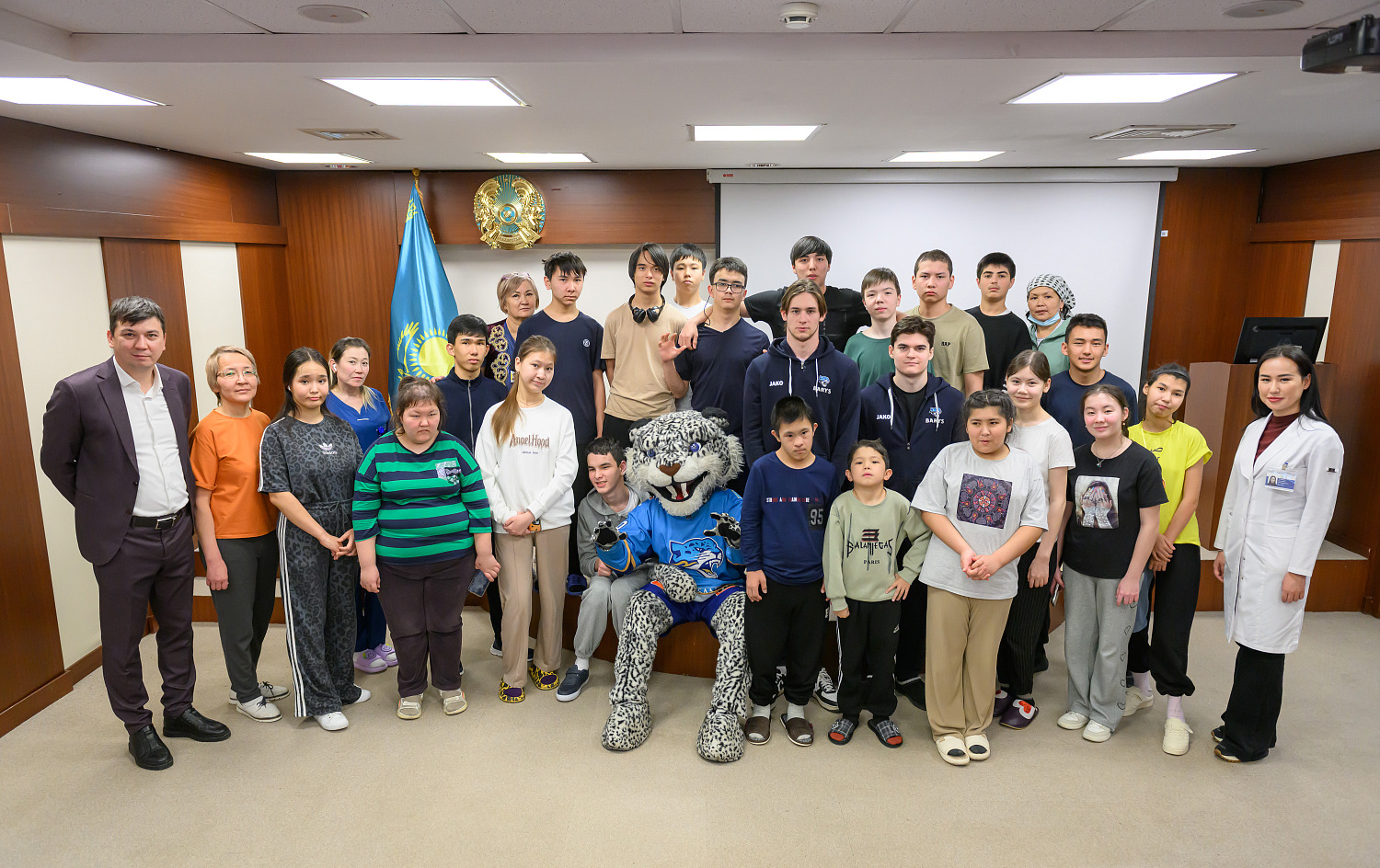 Nomad Players Visit Children's Rehabilitation Center