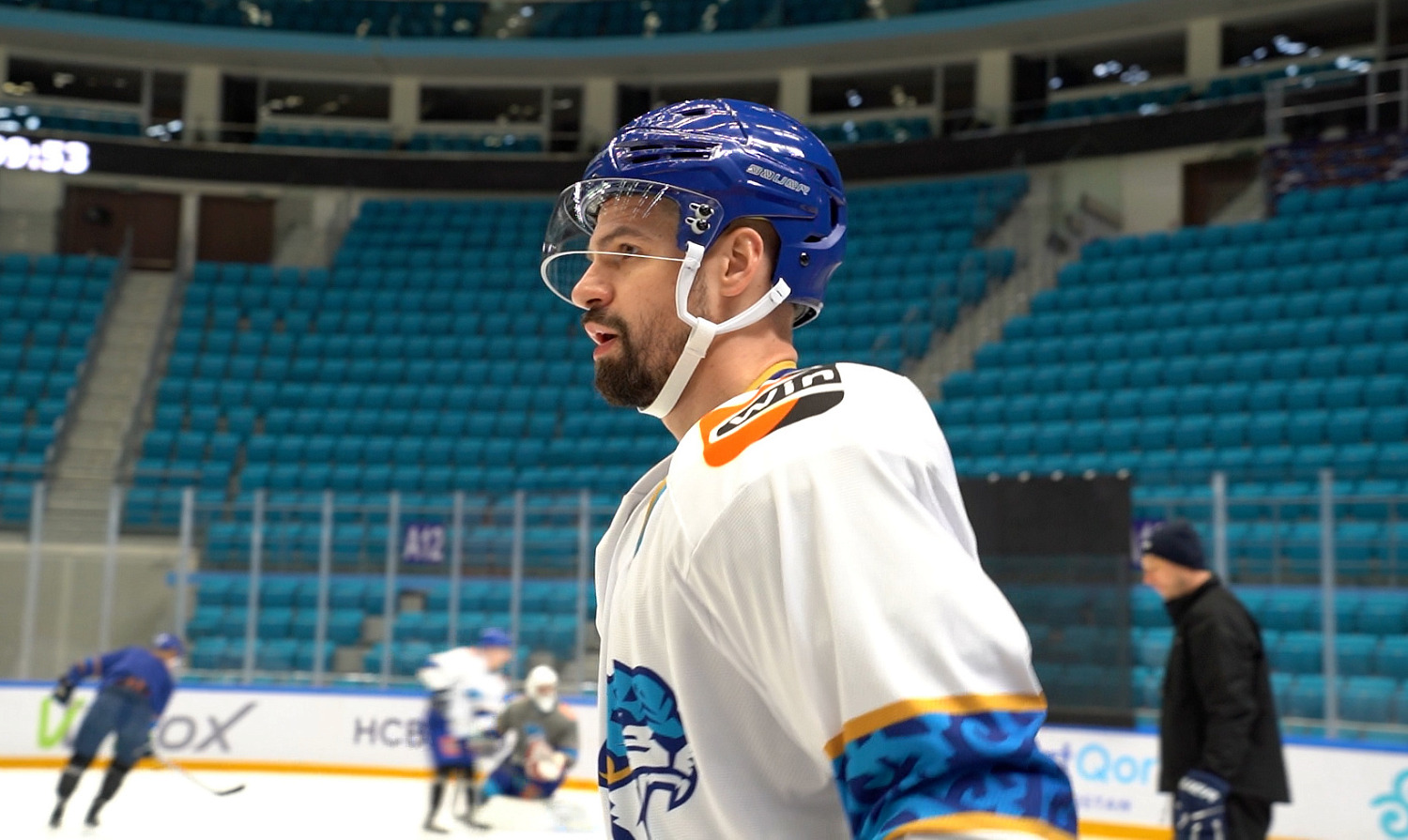 Victor Antipin on KHL TV's «На связи» program