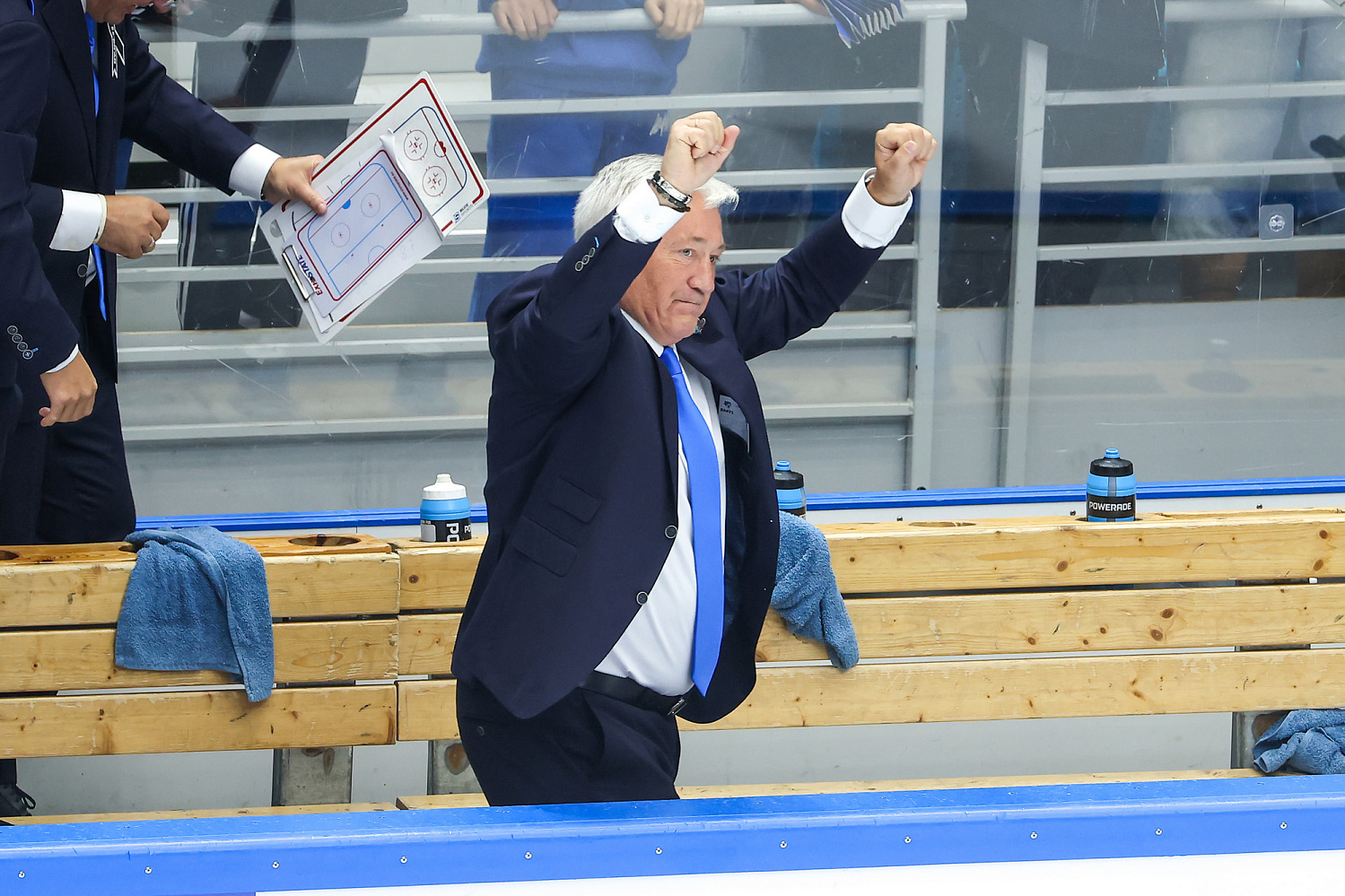 Mikhail Kravets to remain with Barys for another season.