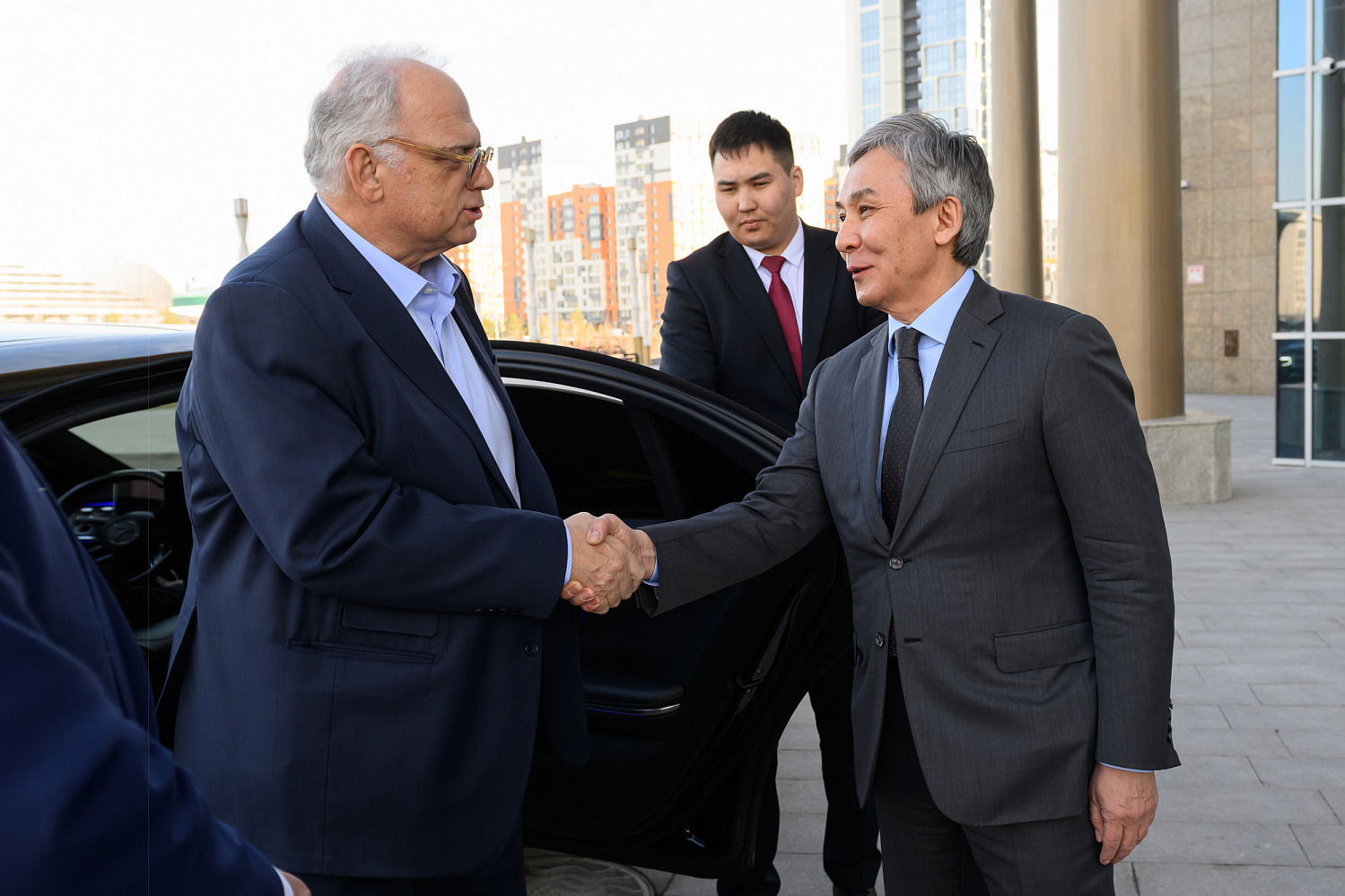 Barys Hockey Club hosts United World Wrestling delegation.