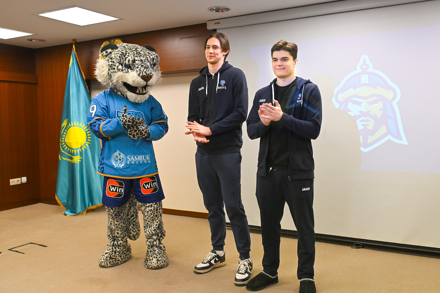 Nomad players visit National Children's Rehabilitation Center